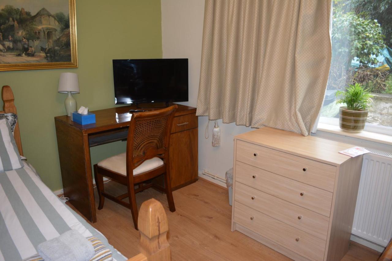 Double Bedroom With View To The Garden Oxford Exteriér fotografie